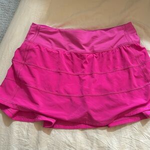 Lululemon skirt size 4 pink great condition